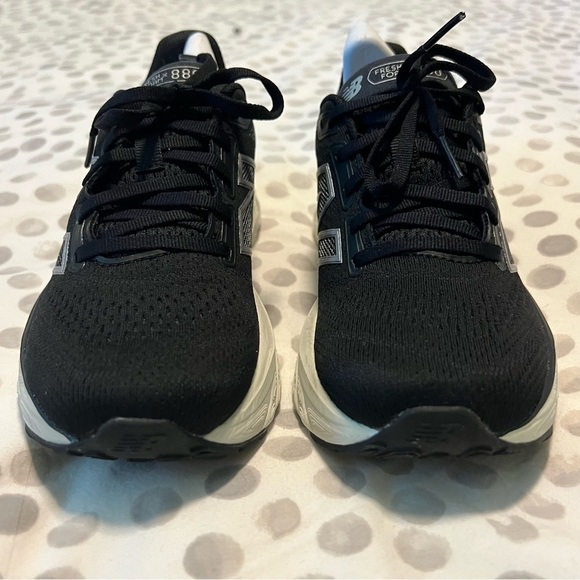New Balance Women’s Fresh Foam X 880v14 Black with Sea Salt and Silver Metallic - Picture 13 of 16